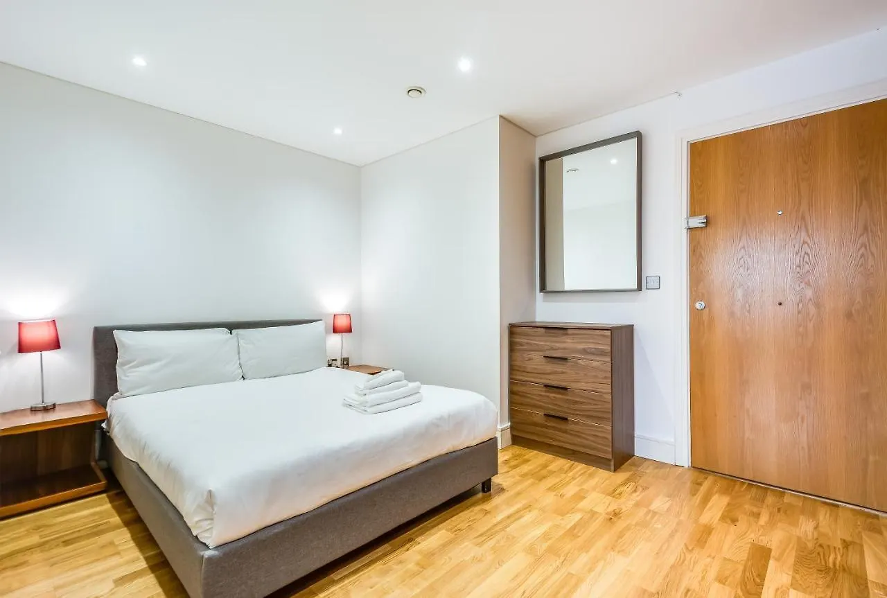 Cosy Studio Apartment In Canary Wharf London